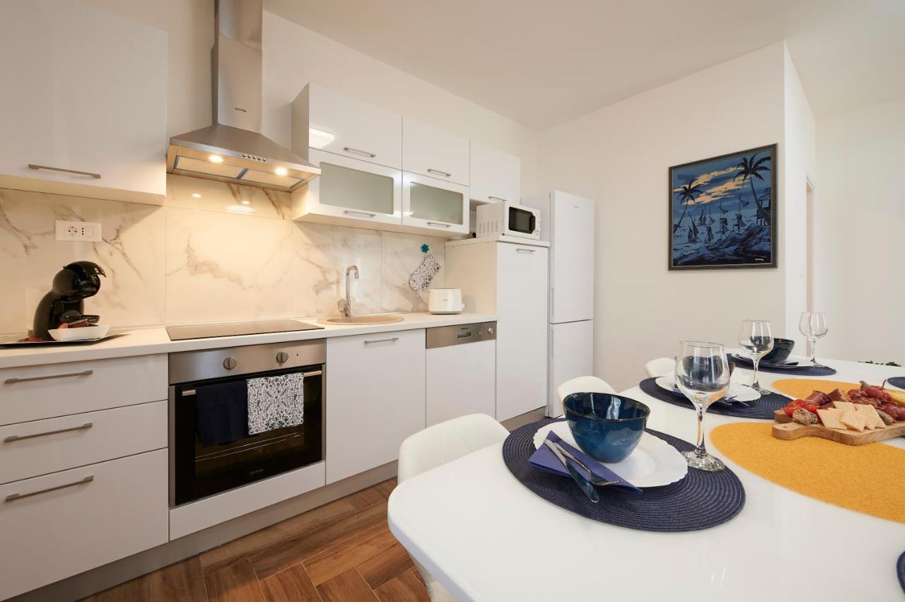 New 4* Apartman Zoa In 트로기르 외부 사진